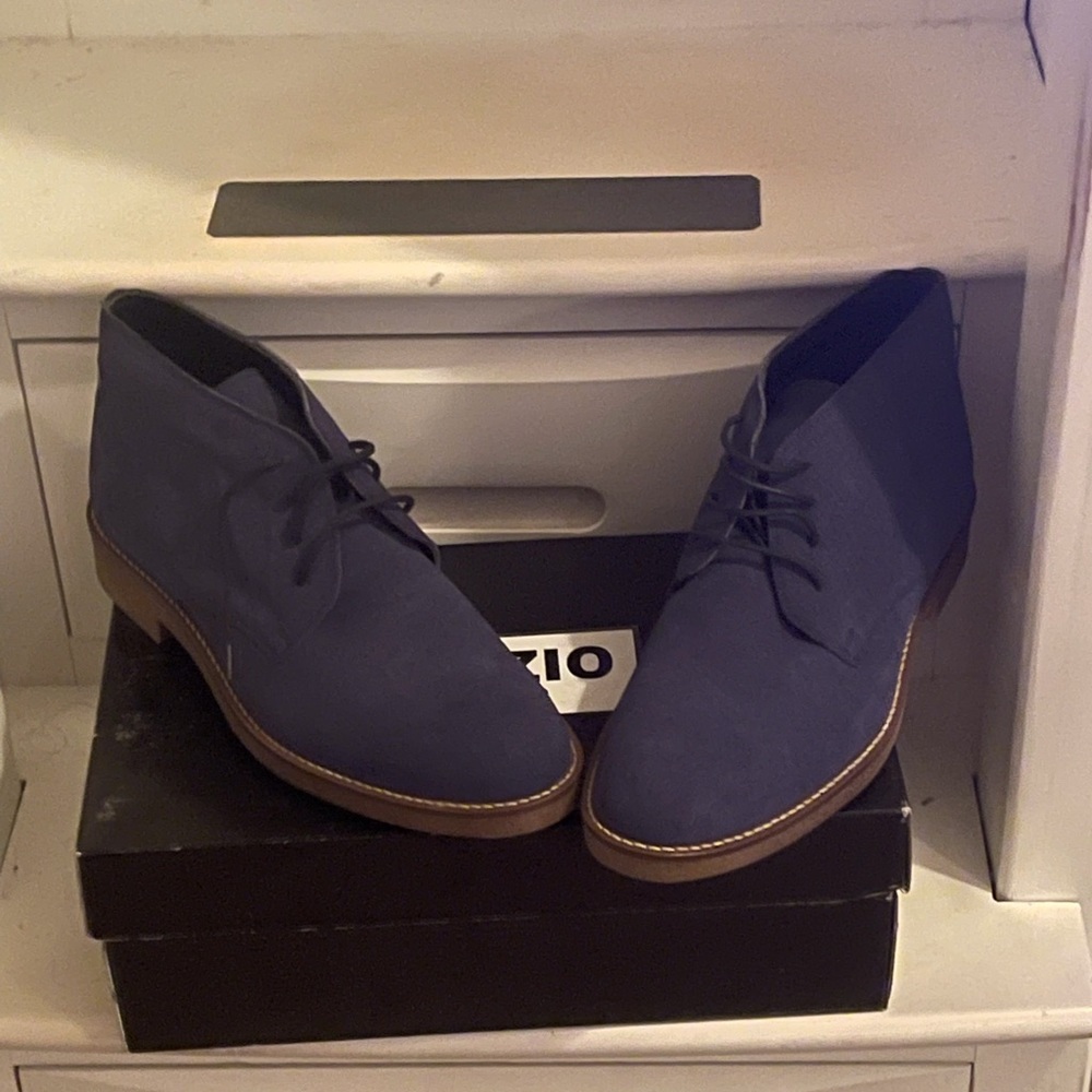 Blue dress shoes